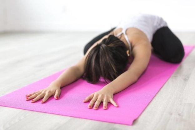 Leer alles over yin yoga, zodat je het thuis zelf kan doen