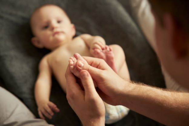 In deze online cursus leer je hoe je jouw baby kunt masseren zodat hij of zij meer ontspannen is en minder last heeft van buikkrampjes